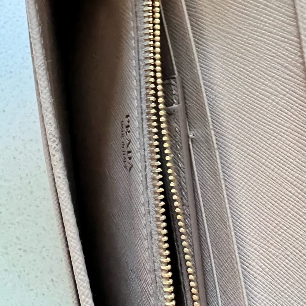 Prada Wallet - Picture 15 of 16